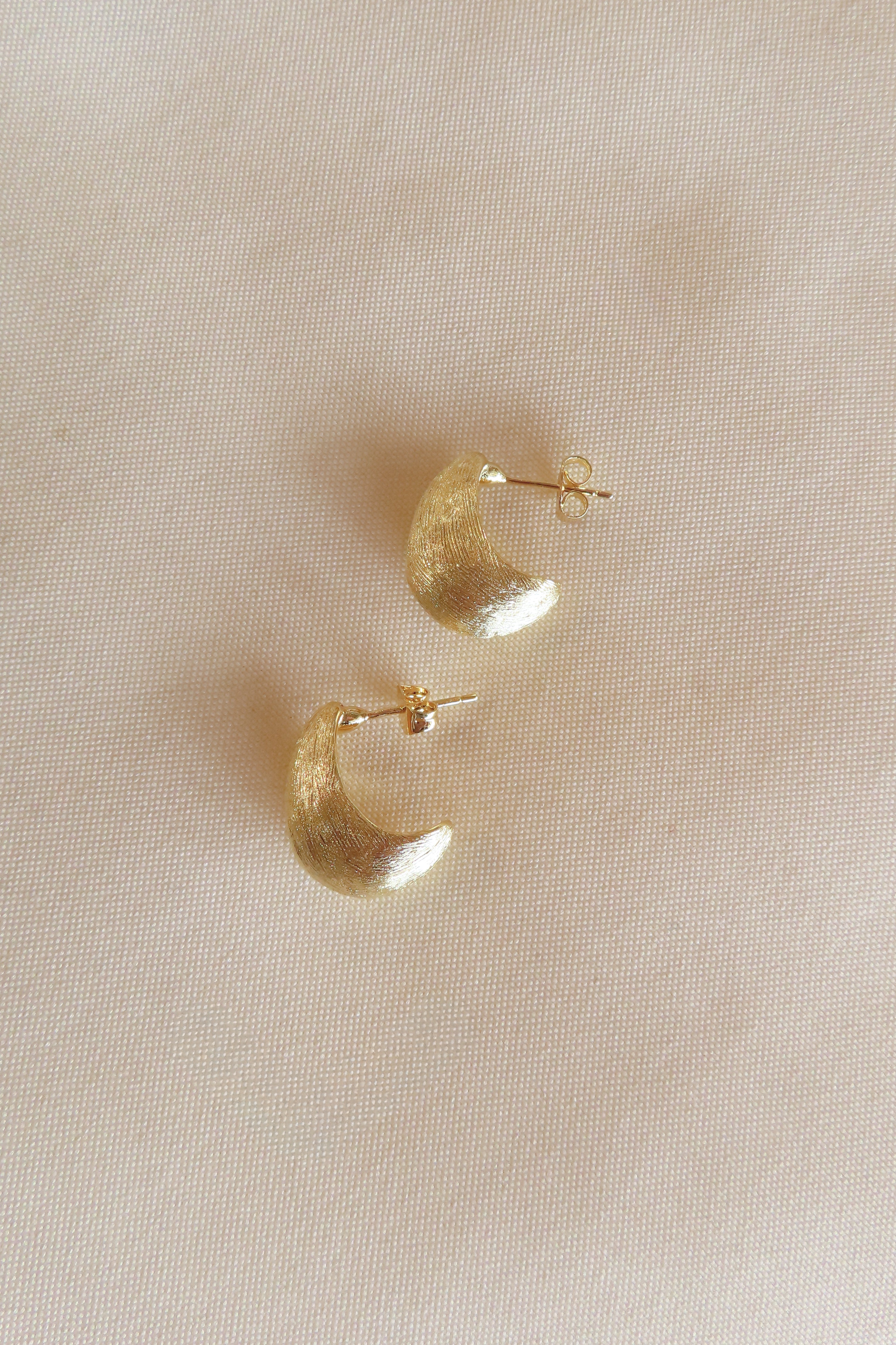 Pixelated Boutique, Women's Jewelry and Gifts, Online Shopping for Women, Virginia Beach Clothing Stores, Clothing Stores in Virginia Beach, Aesthetic Fashion Trends, East Coast Fashion Styles, Sustainable Women's Clothing, Unique Gift Ideas for Women, Fall Fashion, Gold Jewelry, Earrings, Fall Jewelry