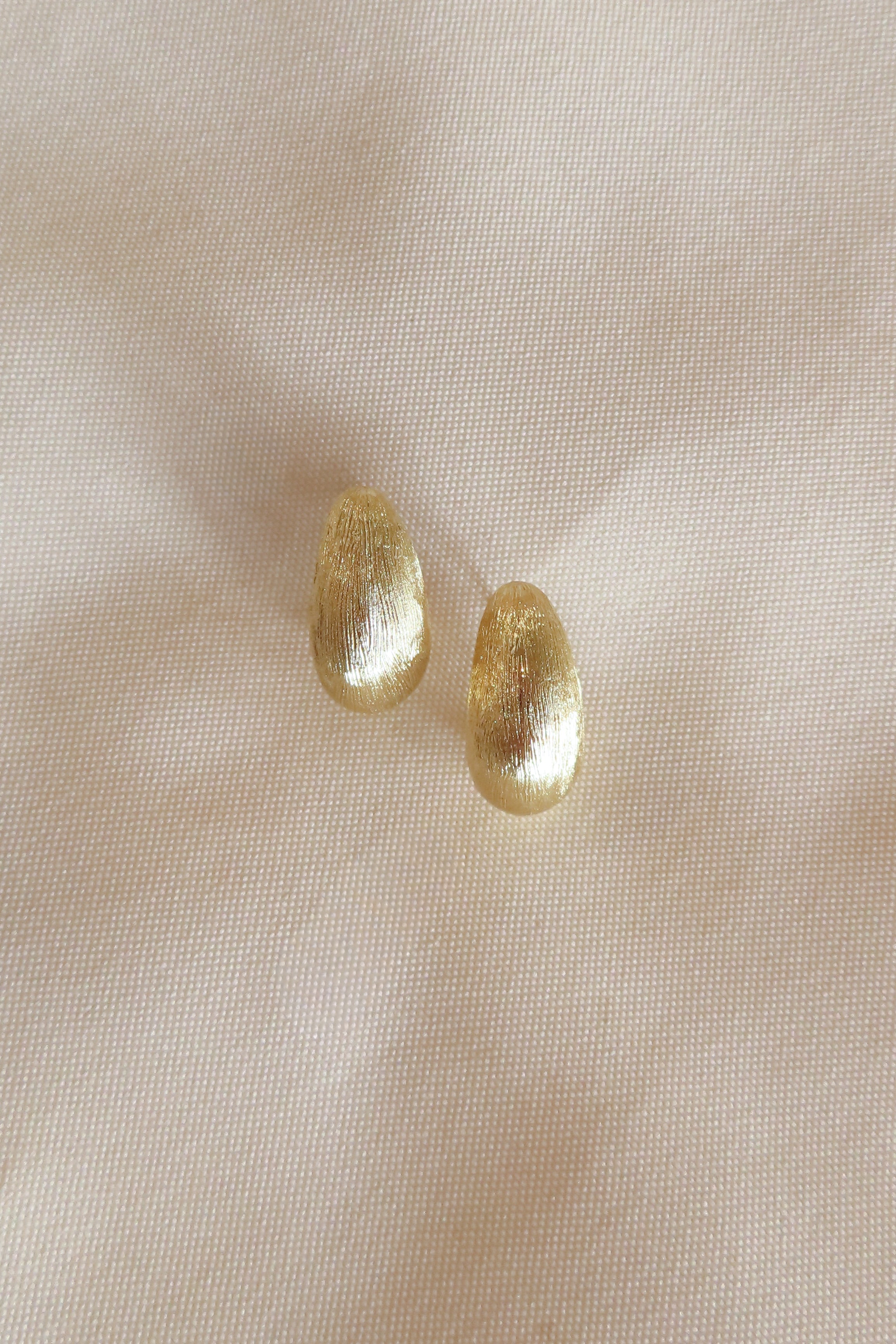 Pixelated Boutique, Women's Jewelry and Gifts, Online Shopping for Women, Virginia Beach Clothing Stores, Clothing Stores in Virginia Beach, Aesthetic Fashion Trends, East Coast Fashion Styles, Sustainable Women's Clothing, Unique Gift Ideas for Women, Fall Fashion, Gold Jewelry, Earrings, Fall Jewelry