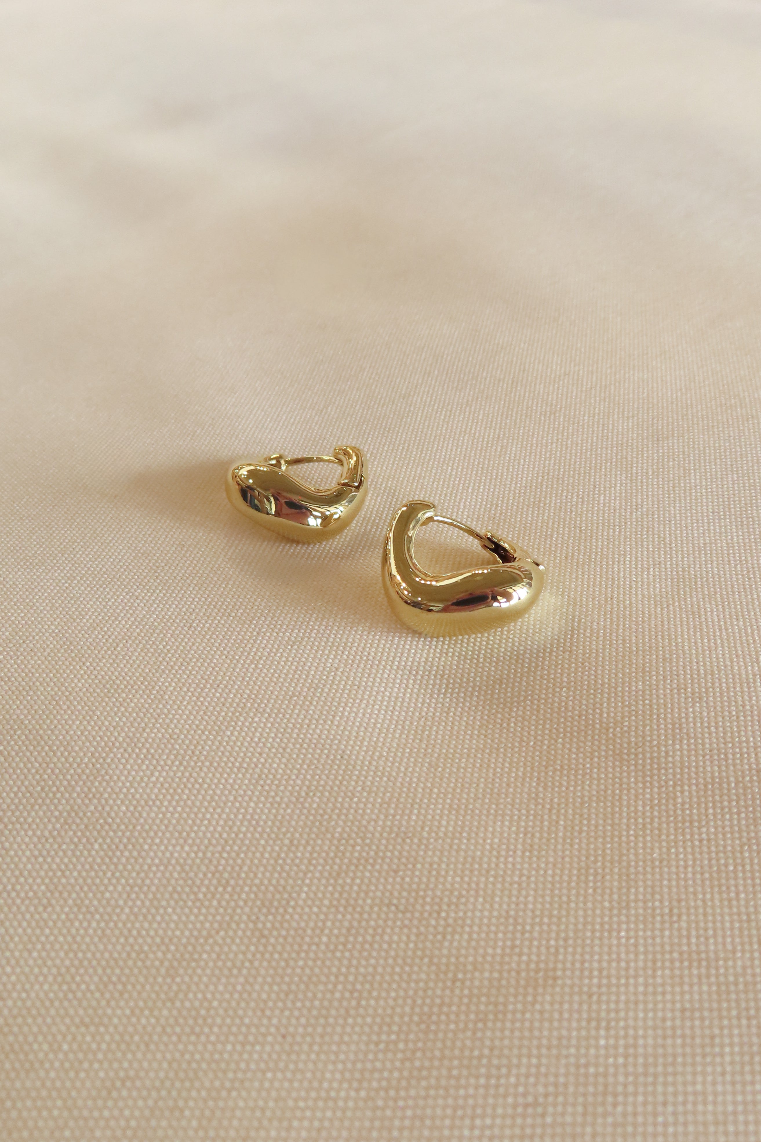 Pixelated Boutique, Women's Jewelry and Gifts, Online Shopping for Women, Virginia Beach Clothing Stores, Clothing Stores in Virginia Beach, Aesthetic Fashion Trends, East Coast Fashion Styles, Spring Fashion, Sustainable Women's Clothing, Unique Gift Ideas for Women, Fall Fashion, Gold Jewelry, Earrings 