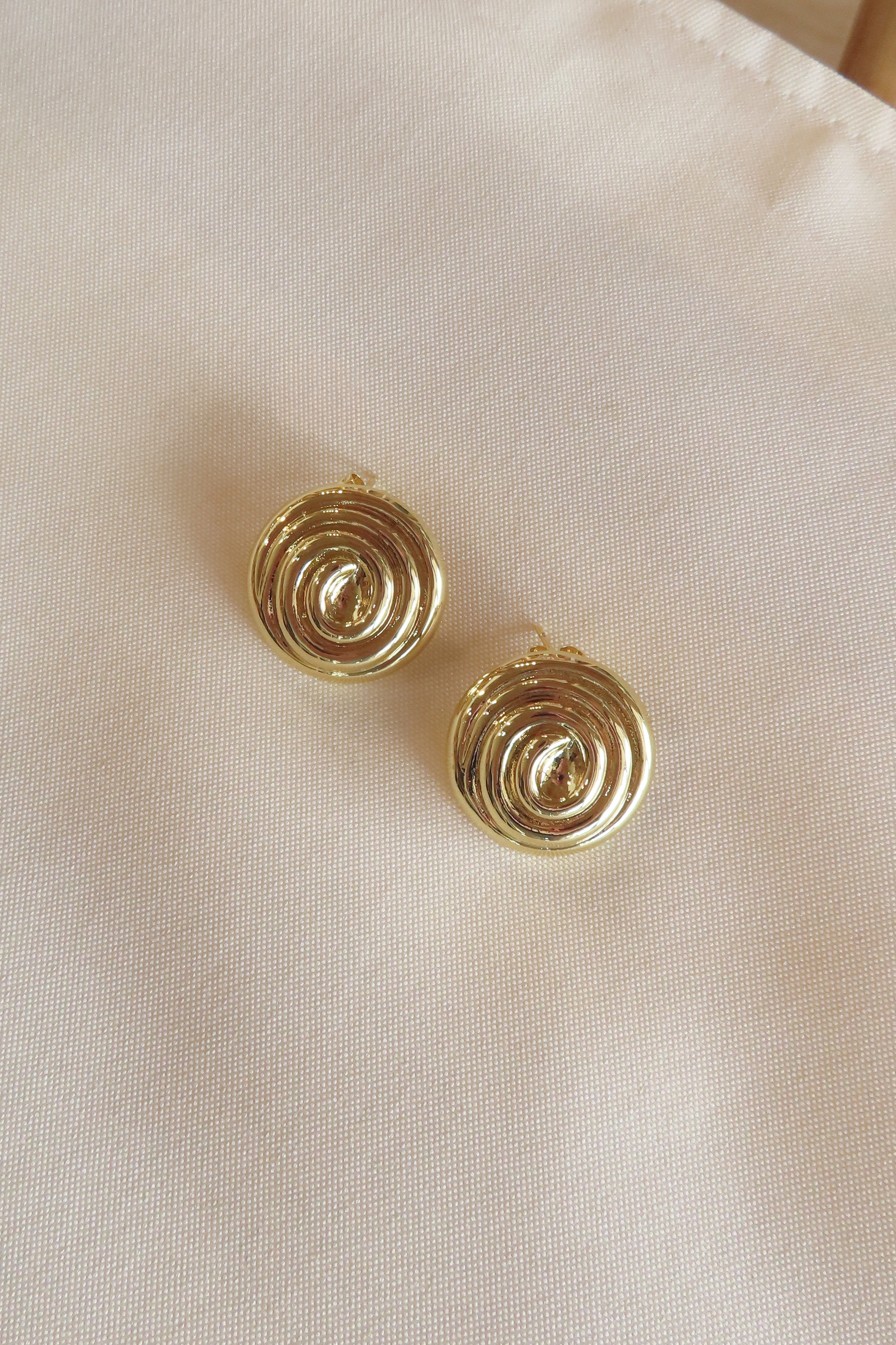 Pixelated Boutique, Women's Jewelry and Gifts, Online Shopping for Women, Virginia Beach Clothing Stores, Clothing Stores in Virginia Beach, Aesthetic Fashion Trends, East Coast Fashion Styles, Spring Fashion, Sustainable Women's Clothing, Unique Gift Ideas for Women, Fall Fashion, Gold Jewelry, Earrings 