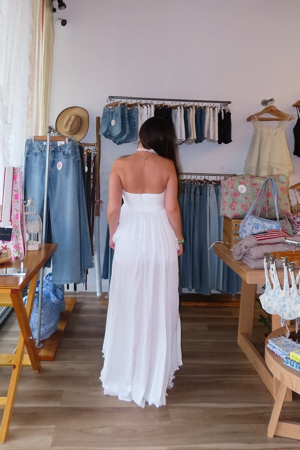 White, strapless maxi dress with sweetheart neckline, ruched bust with knot, and asymmetric ruffled hem
Virginia Beach Boutique, 757 Boutique, fashion, summer aesthetic, women’s trendy summer outfit, spring break, vacation style, vacation outfits, beach boutique, beach fashion, beach outfits, coastal aesthetic clothing, maxi dress, formal dress, wedding guest dress, satin slip dress, prom dress, graduation party dress