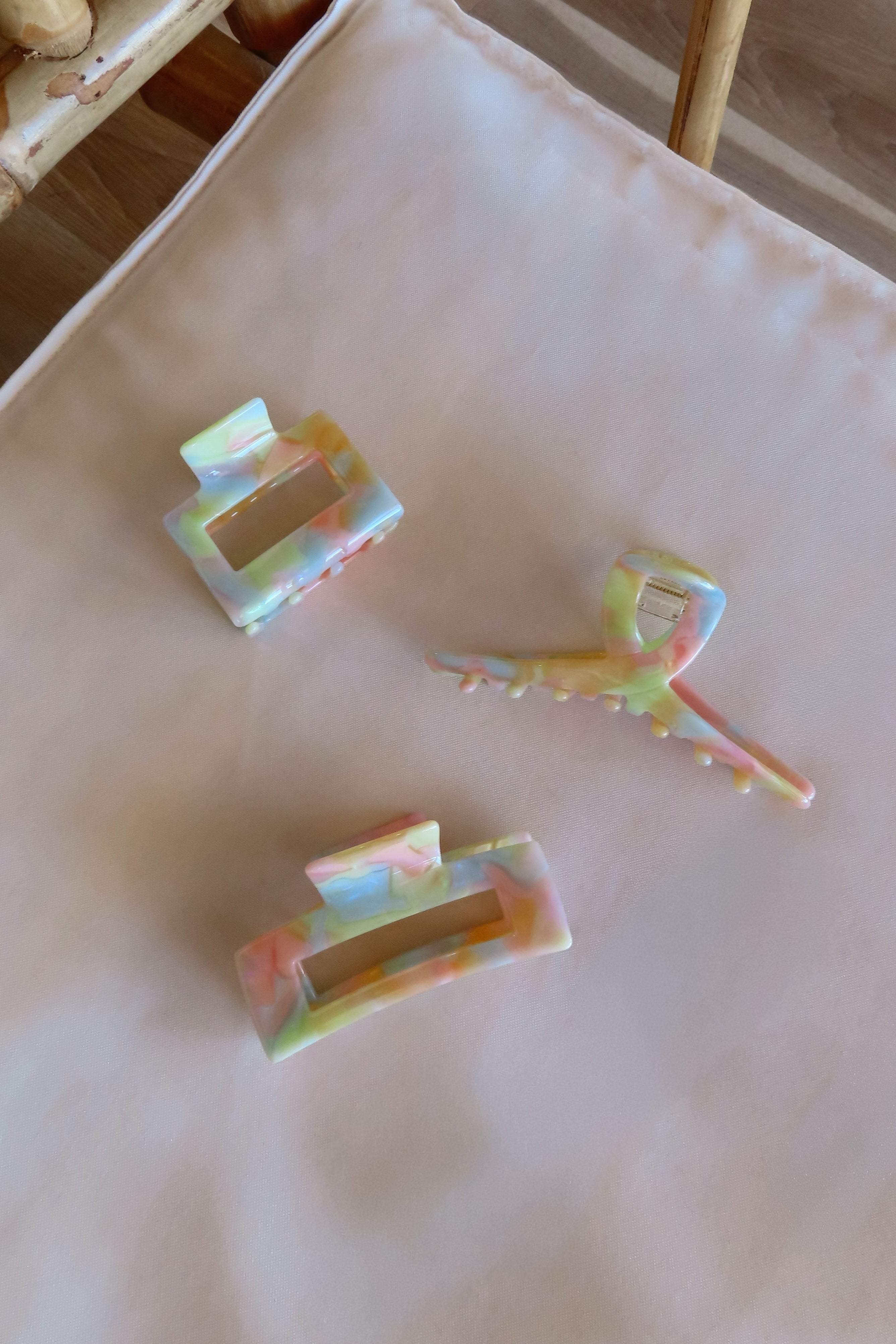 Pixelated Boutique, Women's Clothing, Outfit inspo fall, pumpkin patch outfit, fall fashion outfits, Hair clips, hair claw, fall hair accessories 