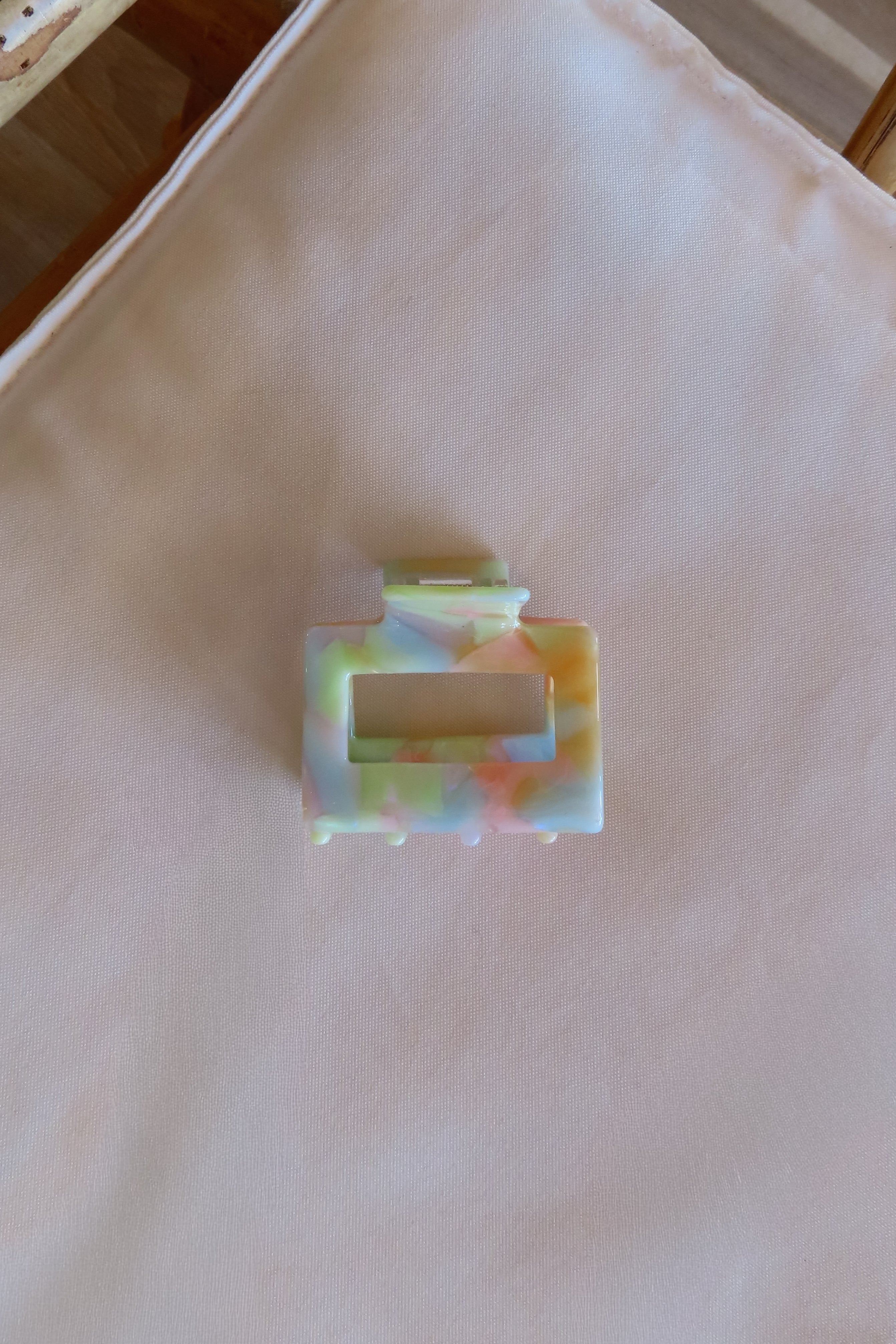 Pixelated Boutique, Women's Clothing, Outfit inspo fall, ootd, fall fashion outfits, Hair clips, hair claw, fall hair accessories 