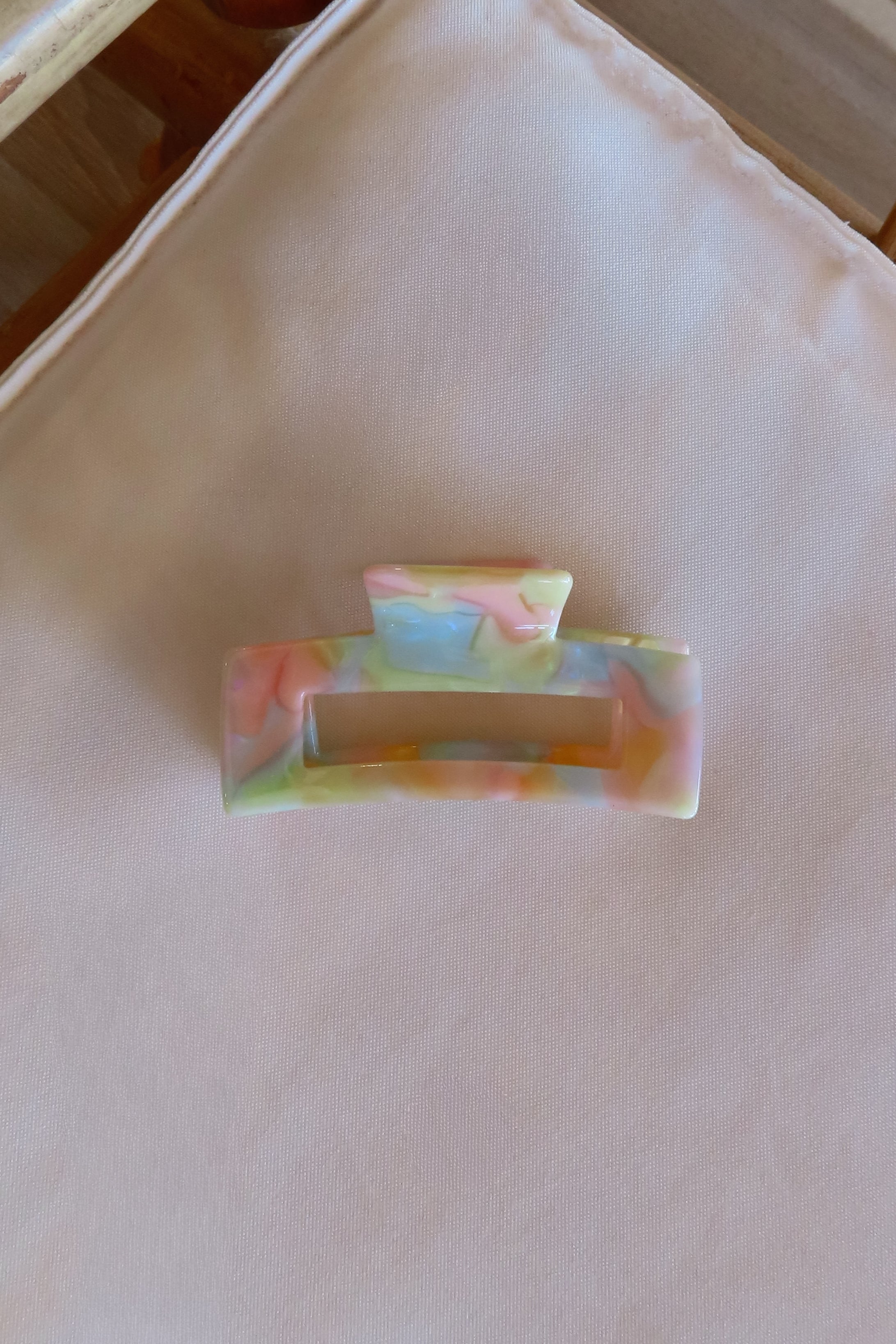 Pixelated Boutique, Women's Clothing, Outfit inspo fall, ootd, fall fashion outfits, Hair clips, hair claw, fall hair accessories 