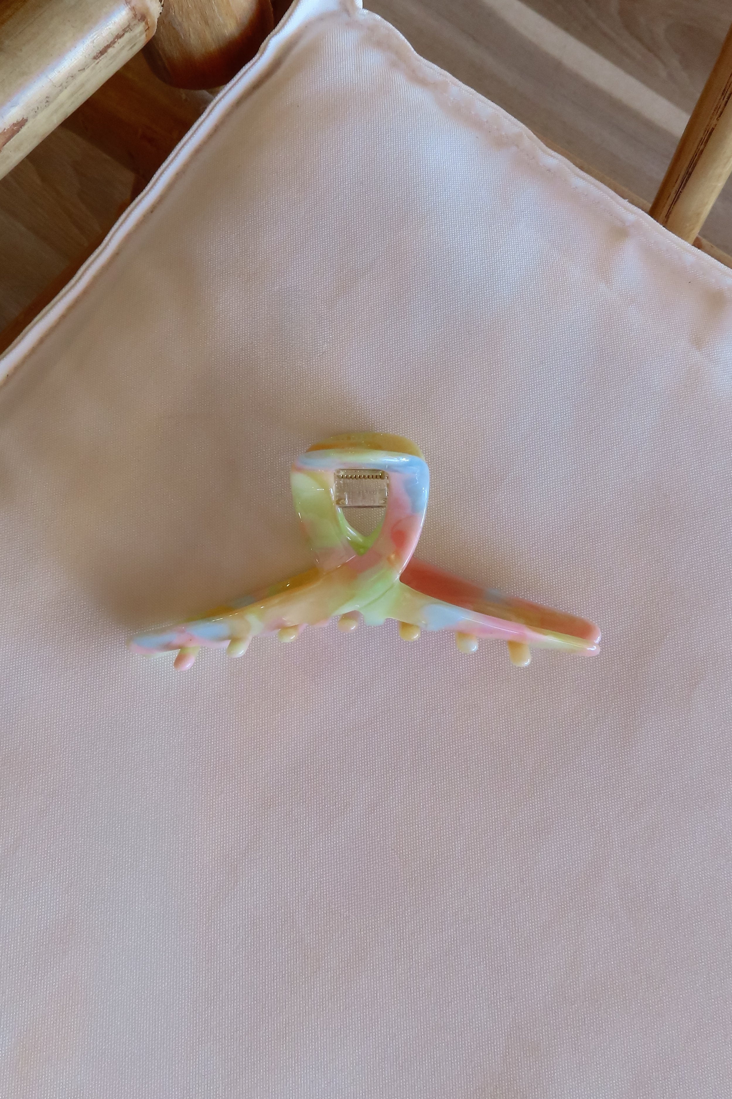 Pixelated Boutique, Women's Clothing, Outfit inspo fall, ootd, fall fashion outfits, Hair clips, hair claw, fall hair accessories 