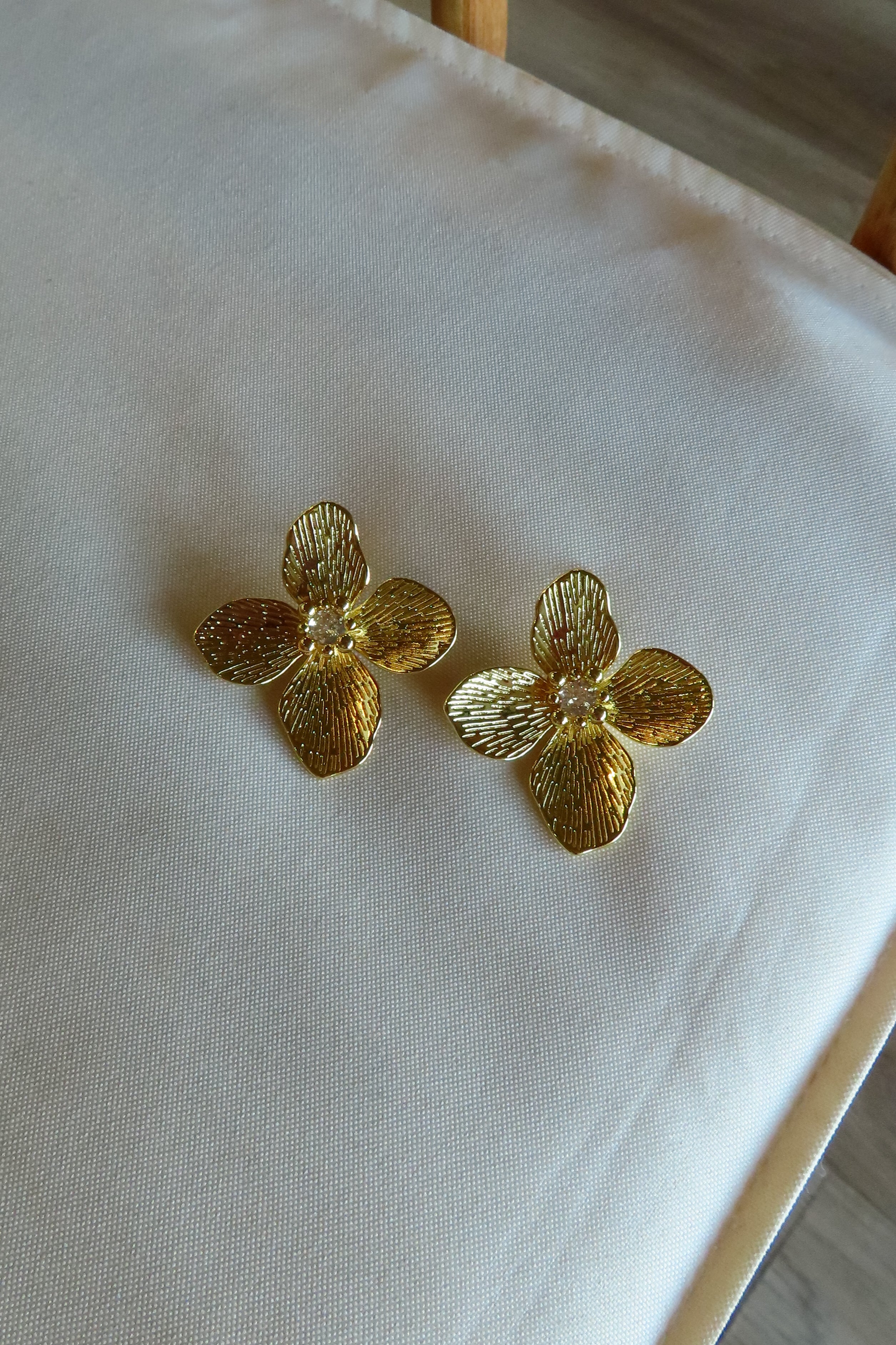 Women's Clothing, Women's Jewelry and Gifts, Online Shopping for Women, Latest Fashion Trends 2025, Virginia Beach Clothing Stores, Clothing Stores in Virginia Beach, Aesthetic Fashion Trends, Gold Ring, flower rEarrings, gold chunky earrings  