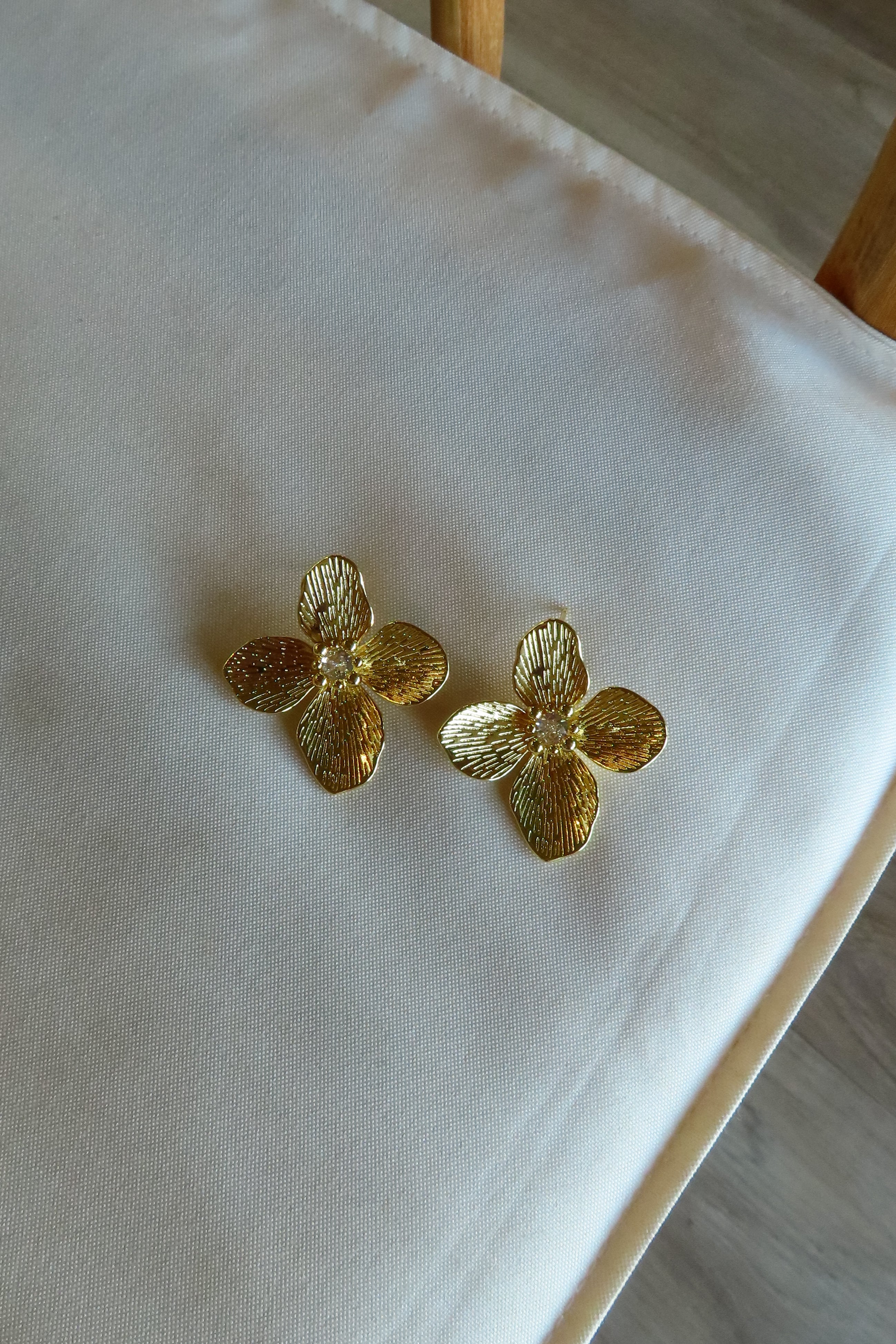 Women's Clothing, Women's Jewelry and Gifts, Online Shopping for Women, Latest Fashion Trends 2025, Virginia Beach Clothing Stores, Clothing Stores in Virginia Beach, Aesthetic Fashion Trends, Gold Ring, flower rEarrings, gold chunky earrings  