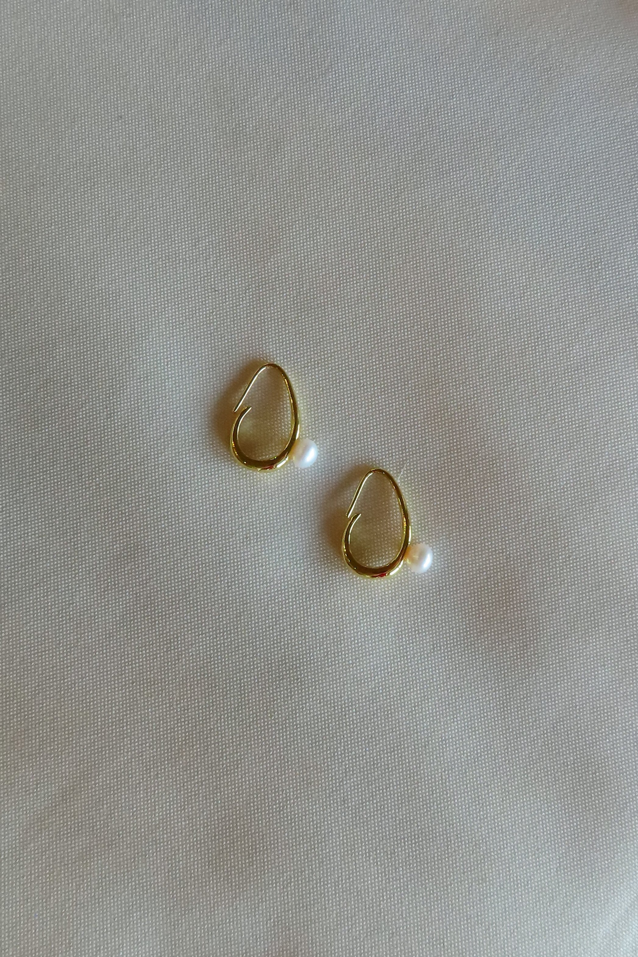 Women's Clothing, Women's Jewelry and Gifts, Online Shopping for Women, Latest Fashion Trends 2025, Virginia Beach Clothing Stores, Clothing Stores in Virginia Beach, Aesthetic Fashion Trends, Accessories, Gold Ring, Gold hoops, pearl 